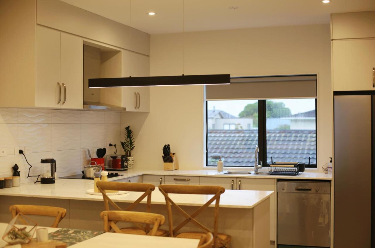 Cozy And Comfortable, Sunny Three-Storey Building โอ๊คแลนด์ ภายนอก รูปภาพ