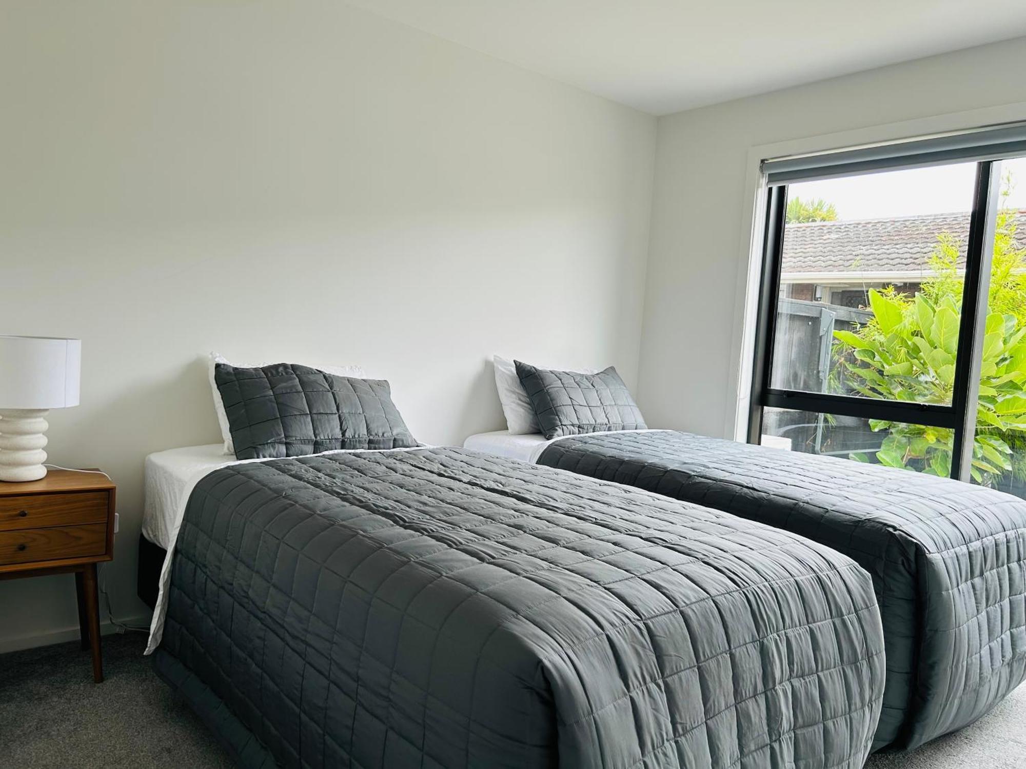 Cozy And Comfortable, Sunny Three-Storey Building โอ๊คแลนด์ ภายนอก รูปภาพ